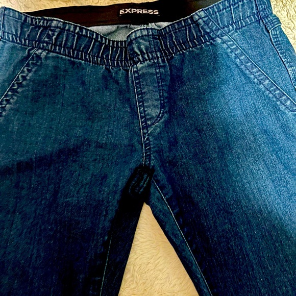 Express Shape Effect Pull On Flare Jeans on Dark Wash Size 8 - Picture 4 of 7